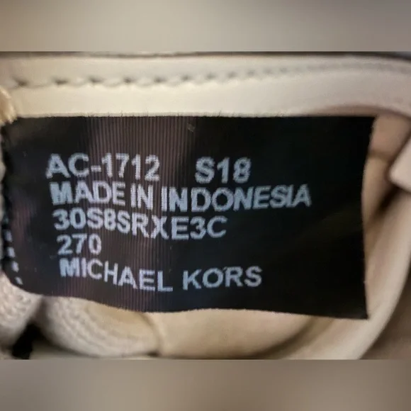 Michael Kors Raven Shoulder Bag - Picture 9 of 10